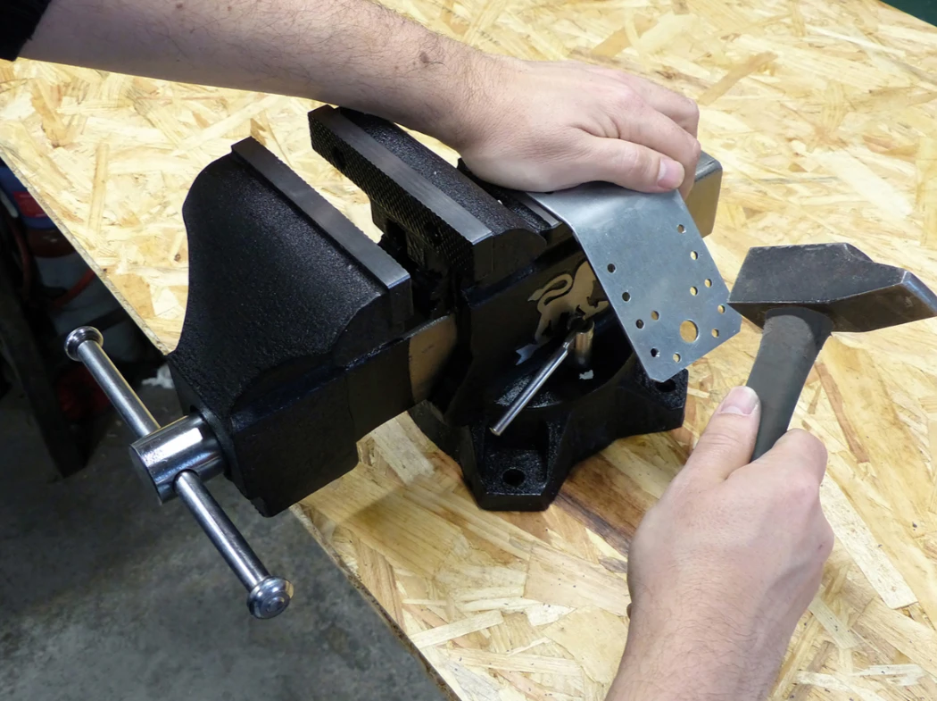 PEUGEOT - EBT200 Etau D'établi Pivotant En Fonte GS Et Acier 200 Mm 3 PEUGEOT - EBT200 Etau D'établi Pivotant En Fonte GS Et Acier 200 Mm – Image 3